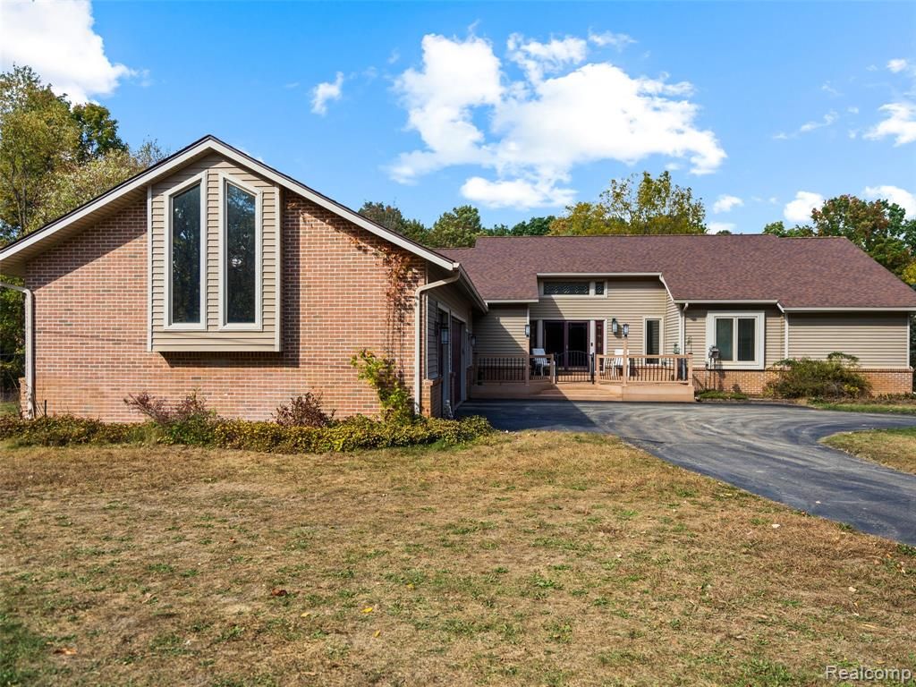 7286 Pine Knob Road, Clarkston, MI 48348
