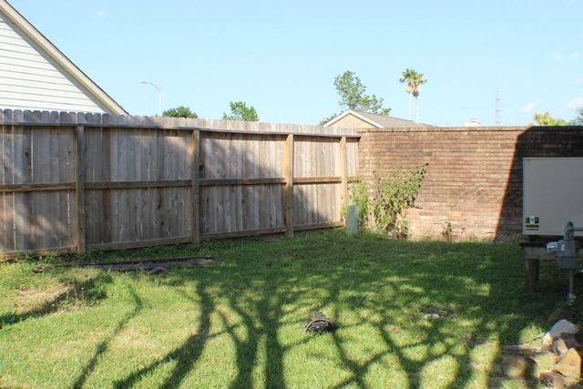 16723 Clear Oak Way, Houston, TX 77058