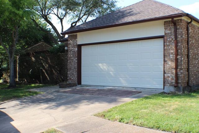 16723 Clear Oak Way, Houston, TX 77058