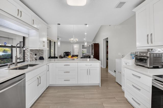 5750 Parkwalk Circle E, Boynton Beach, FL 33472