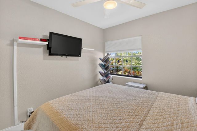 5750 Parkwalk Circle E, Boynton Beach, FL 33472