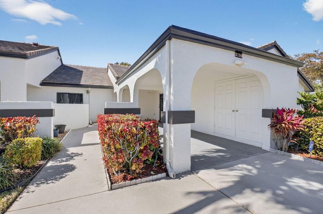 5750 Parkwalk Circle E, Boynton Beach, FL 33472