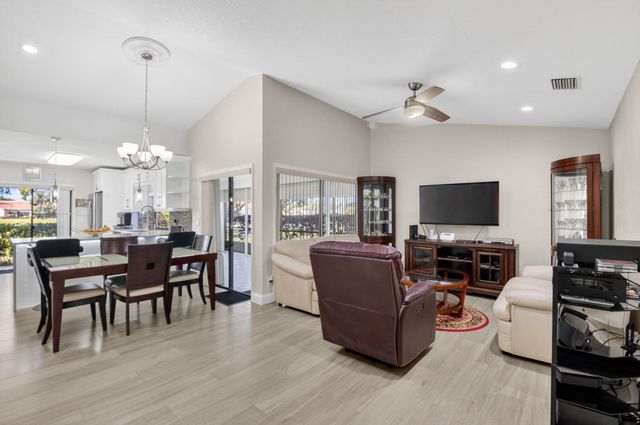 5750 Parkwalk Circle E, Boynton Beach, FL 33472