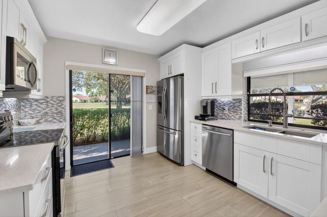 5750 Parkwalk Circle E, Boynton Beach, FL 33472