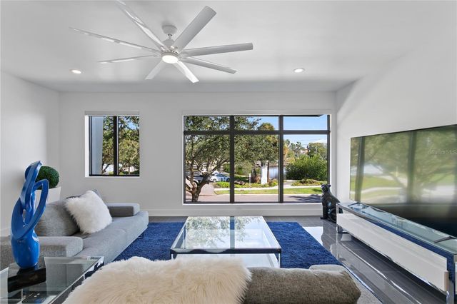 90 COLUMBIA DRIVE 3, Tampa, FL 33606