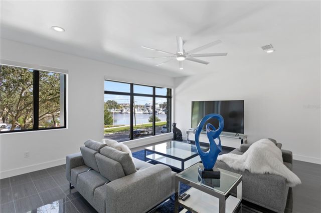 90 COLUMBIA DRIVE 3, Tampa, FL 33606