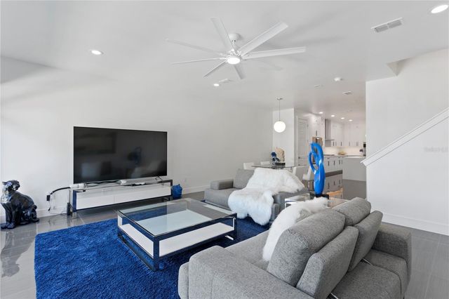 90 COLUMBIA DRIVE 3, Tampa, FL 33606