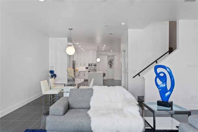 90 COLUMBIA DRIVE 3, Tampa, FL 33606