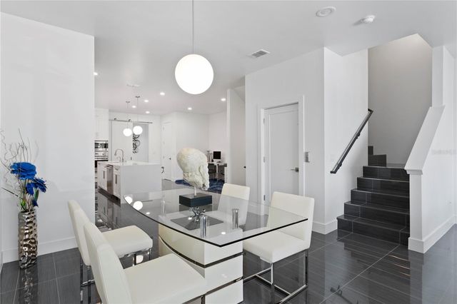 90 COLUMBIA DRIVE 3, Tampa, FL 33606