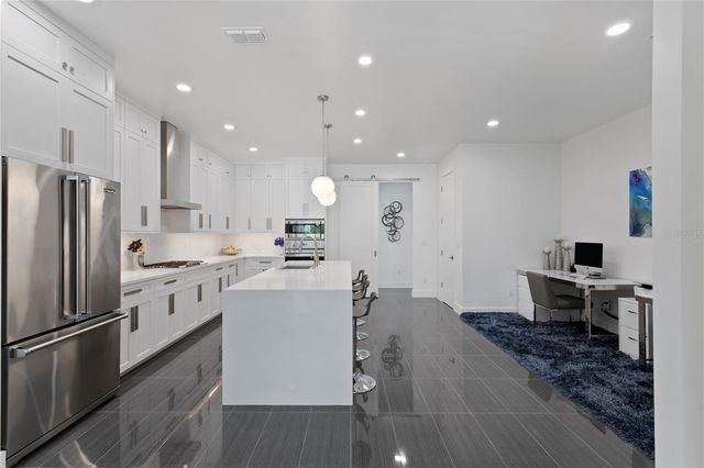 90 COLUMBIA DRIVE 3, Tampa, FL 33606