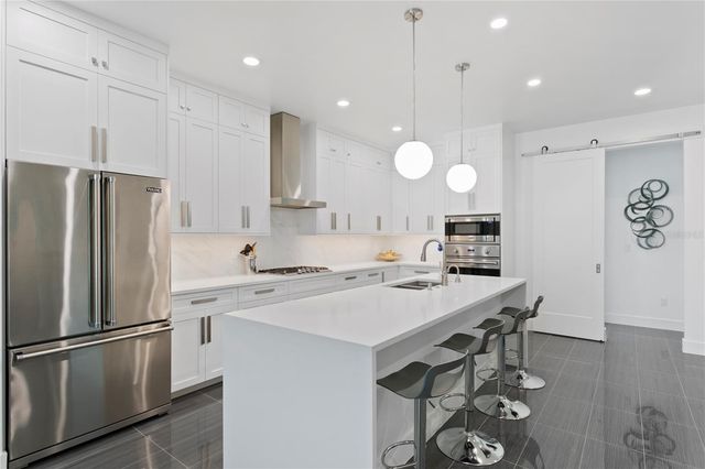 90 COLUMBIA DRIVE 3, Tampa, FL 33606