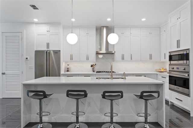 90 COLUMBIA DRIVE 3, Tampa, FL 33606