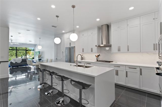 90 COLUMBIA DRIVE 3, Tampa, FL 33606