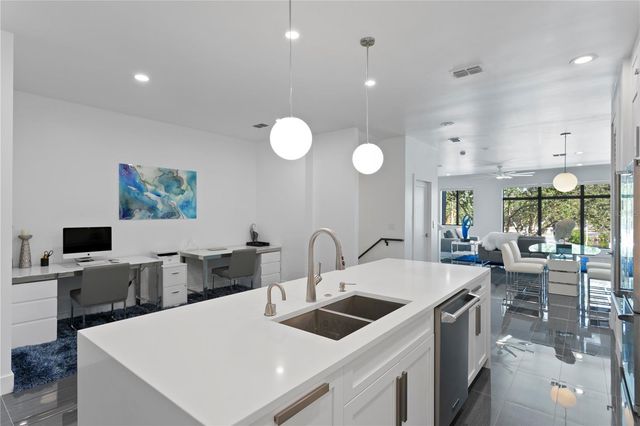 90 COLUMBIA DRIVE 3, Tampa, FL 33606