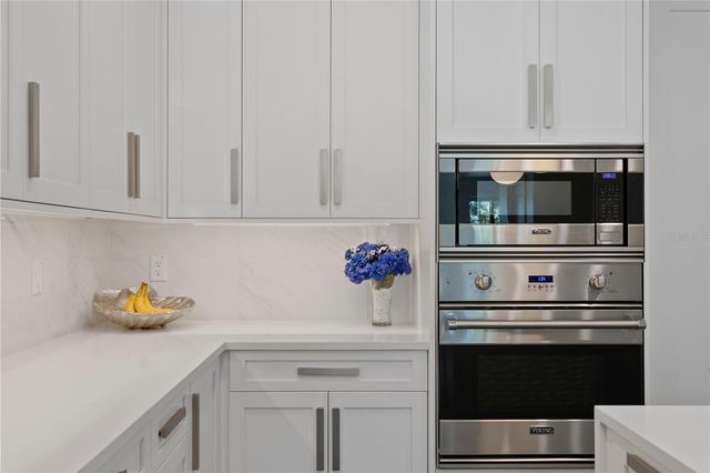 90 COLUMBIA DRIVE 3, Tampa, FL 33606