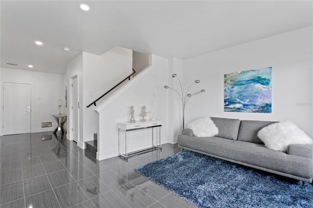 90 COLUMBIA DRIVE 3, Tampa, FL 33606