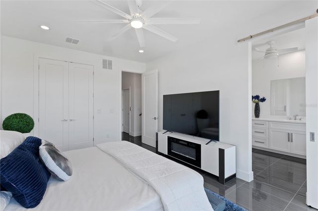 90 COLUMBIA DRIVE 3, Tampa, FL 33606