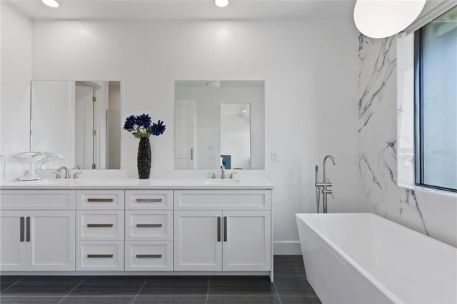 90 COLUMBIA DRIVE 3, Tampa, FL 33606