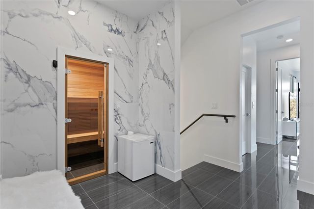 90 COLUMBIA DRIVE 3, Tampa, FL 33606