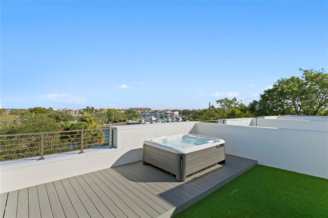 90 COLUMBIA DRIVE 3, Tampa, FL 33606