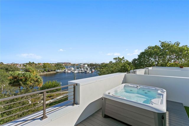 90 COLUMBIA DRIVE 3, Tampa, FL 33606