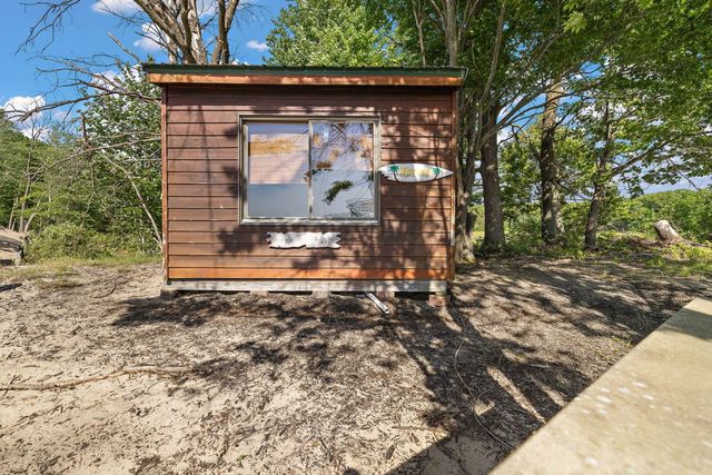 2713 E White Lake Drive, Dalton Twp, MI 49457