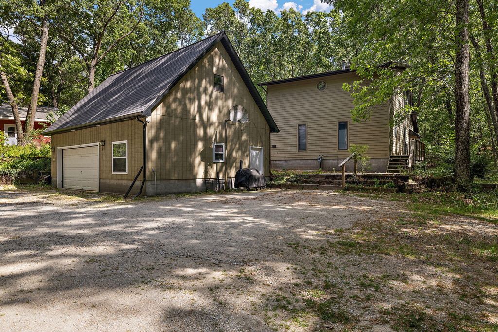 2713 E White Lake Drive, Dalton Twp, MI 49457