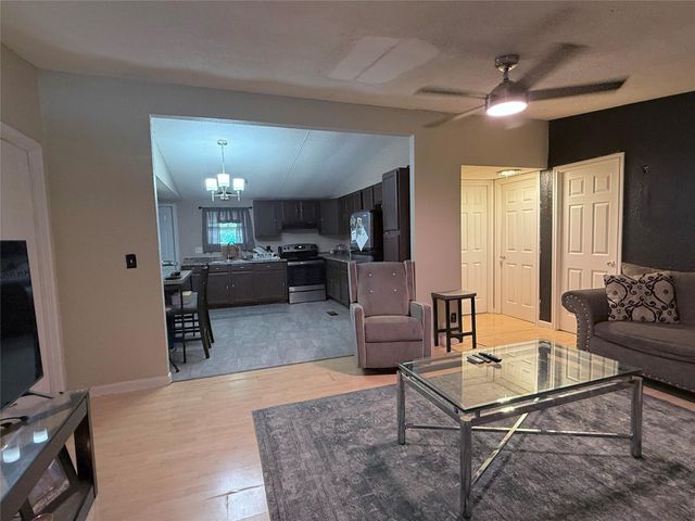 2000 W W Humble Street, Baytown, TX 77520