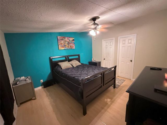 2000 W W Humble Street, Baytown, TX 77520