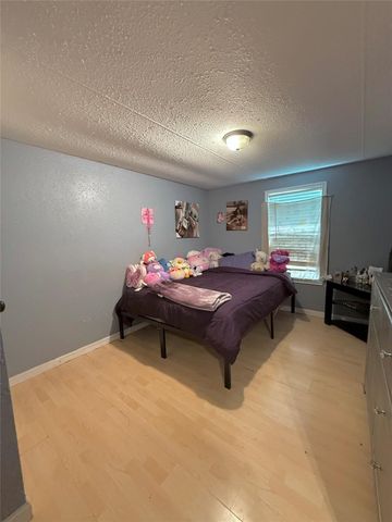 2000 W W Humble Street, Baytown, TX 77520