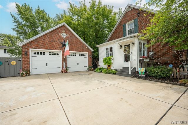 945 Mineral Springs Road, West Seneca, NY 14224