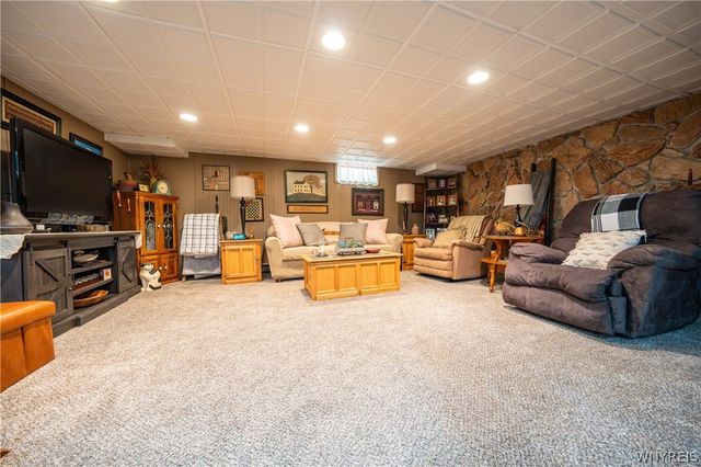 945 Mineral Springs Road, West Seneca, NY 14224