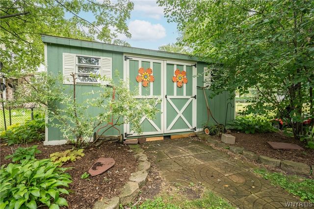 945 Mineral Springs Road, West Seneca, NY 14224