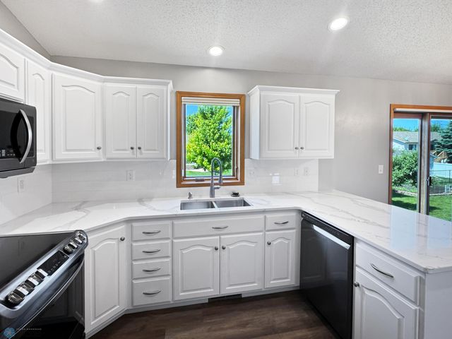 3337 Monroe Street S, Fargo, ND 58104