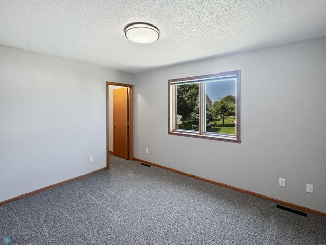 3337 Monroe Street S, Fargo, ND 58104