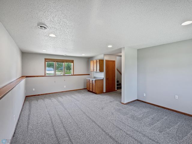 3337 Monroe Street S, Fargo, ND 58104