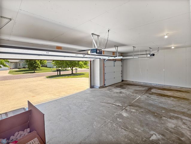 3337 Monroe Street S, Fargo, ND 58104