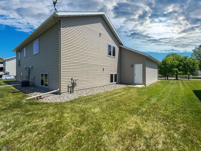3337 Monroe Street S, Fargo, ND 58104