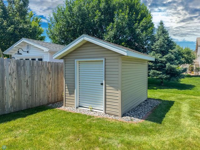 3337 Monroe Street S, Fargo, ND 58104
