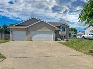 3337 Monroe Street S, Fargo, ND 58104