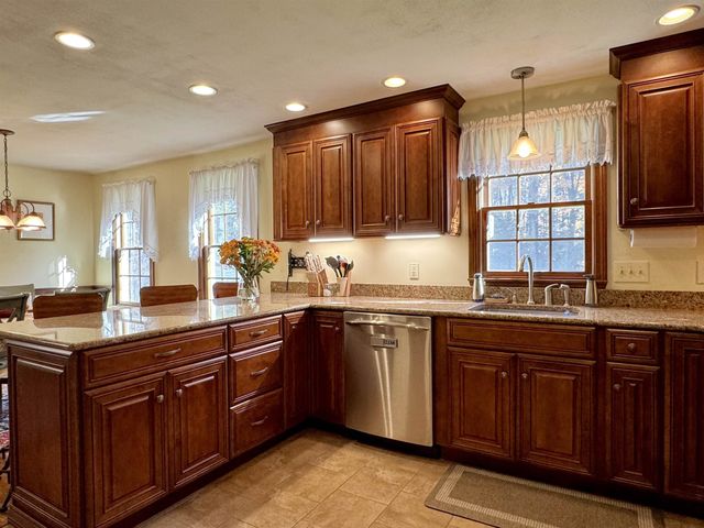 91 Ball Road, Kingston, NH 03848