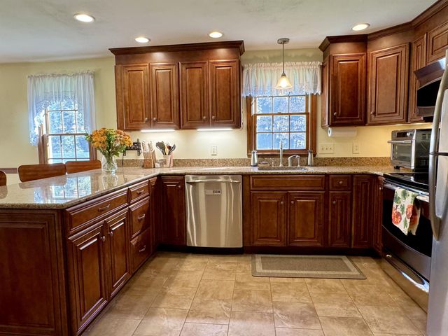 91 Ball Road, Kingston, NH 03848