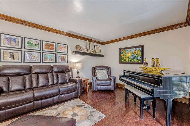 220 Saddle Lake Drive, Roswell, GA 30076