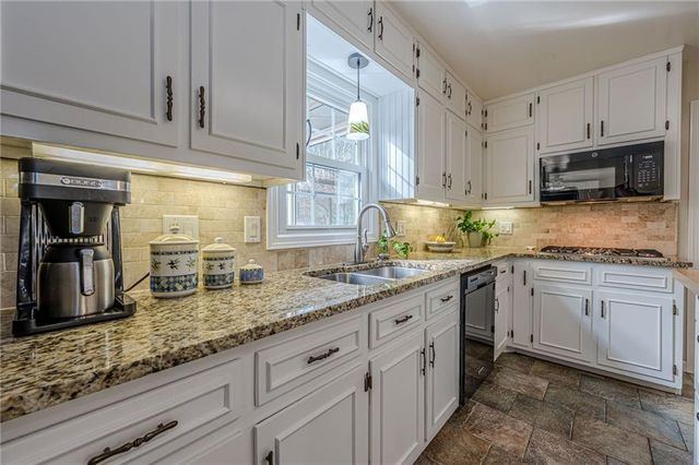 220 Saddle Lake Drive, Roswell, GA 30076