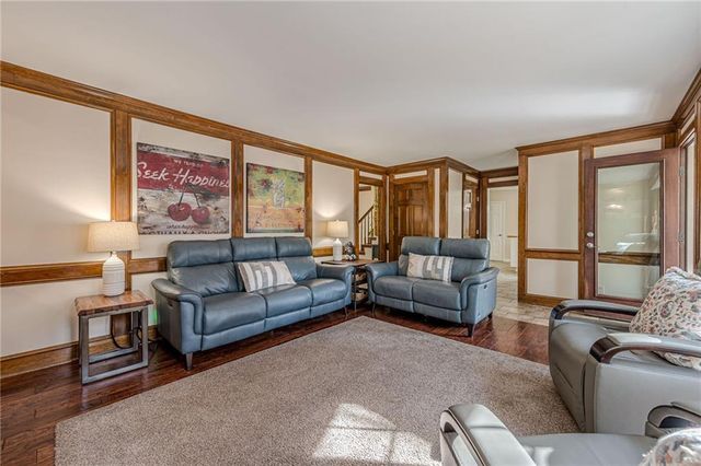 220 Saddle Lake Drive, Roswell, GA 30076