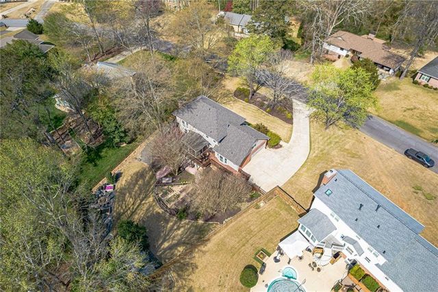 220 Saddle Lake Drive, Roswell, GA 30076