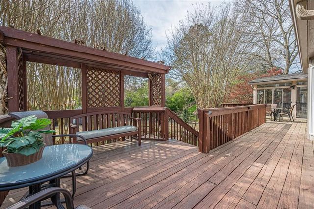 220 Saddle Lake Drive, Roswell, GA 30076