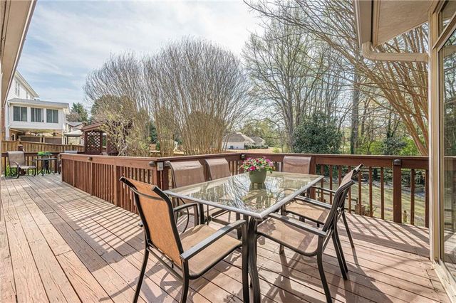 220 Saddle Lake Drive, Roswell, GA 30076