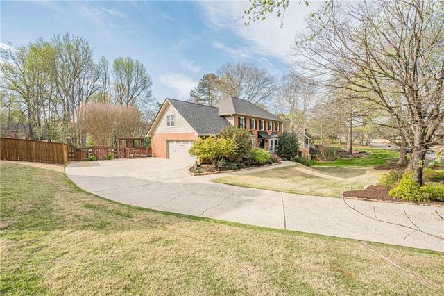 220 Saddle Lake Drive, Roswell, GA 30076