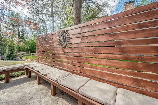 220 Saddle Lake Drive, Roswell, GA 30076